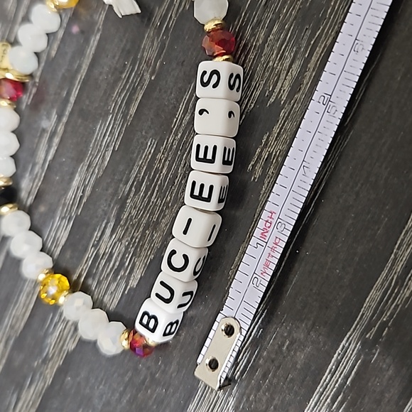Buc-ee's Stretch Bead Bracelet - Picture 3 of 3